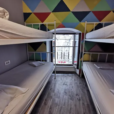 Fiesta Siesta Social Albergue Split