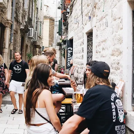 Fiesta Siesta Social Albergue