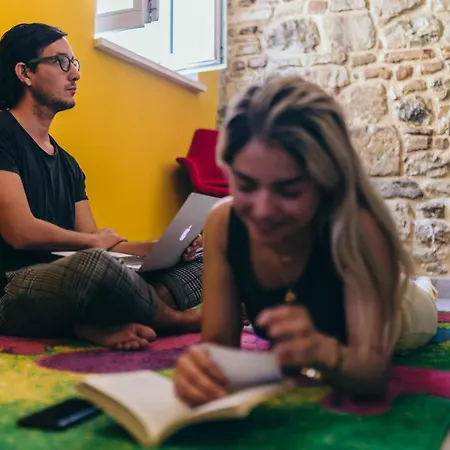 Fiesta Siesta Social Albergue Split