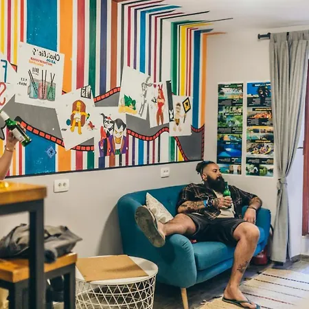 Fiesta Siesta Social Albergue