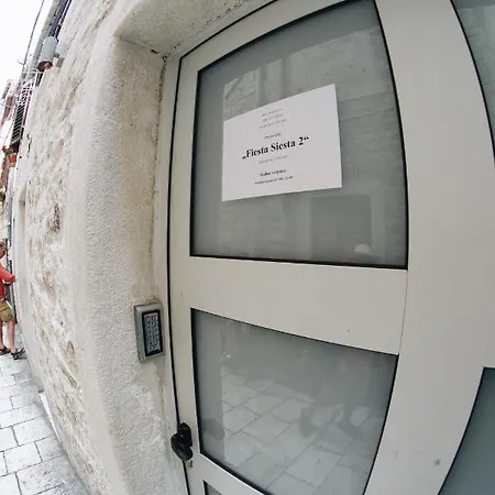 Fiesta Siesta Social * Split