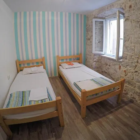 Fiesta Siesta Social * Split