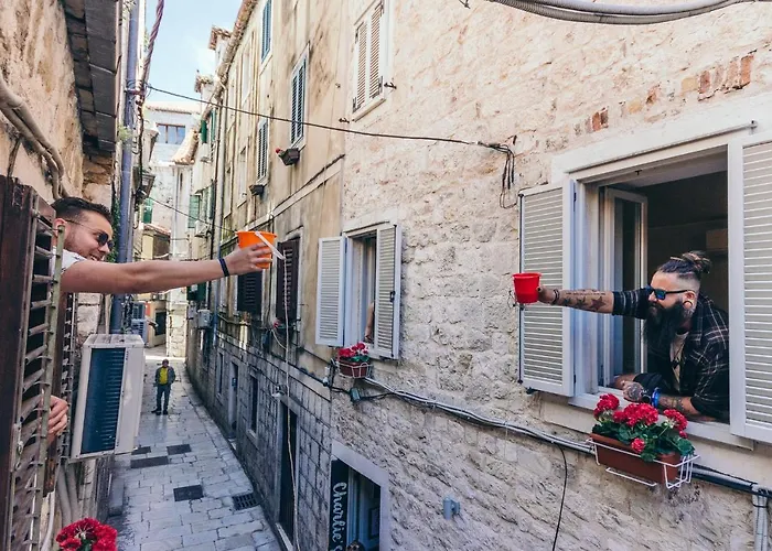 Fiesta Siesta Social Split