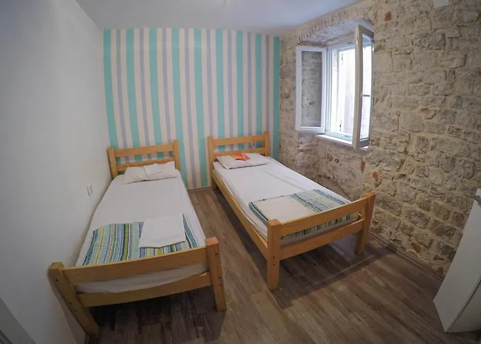 Fiesta Siesta Social * Split